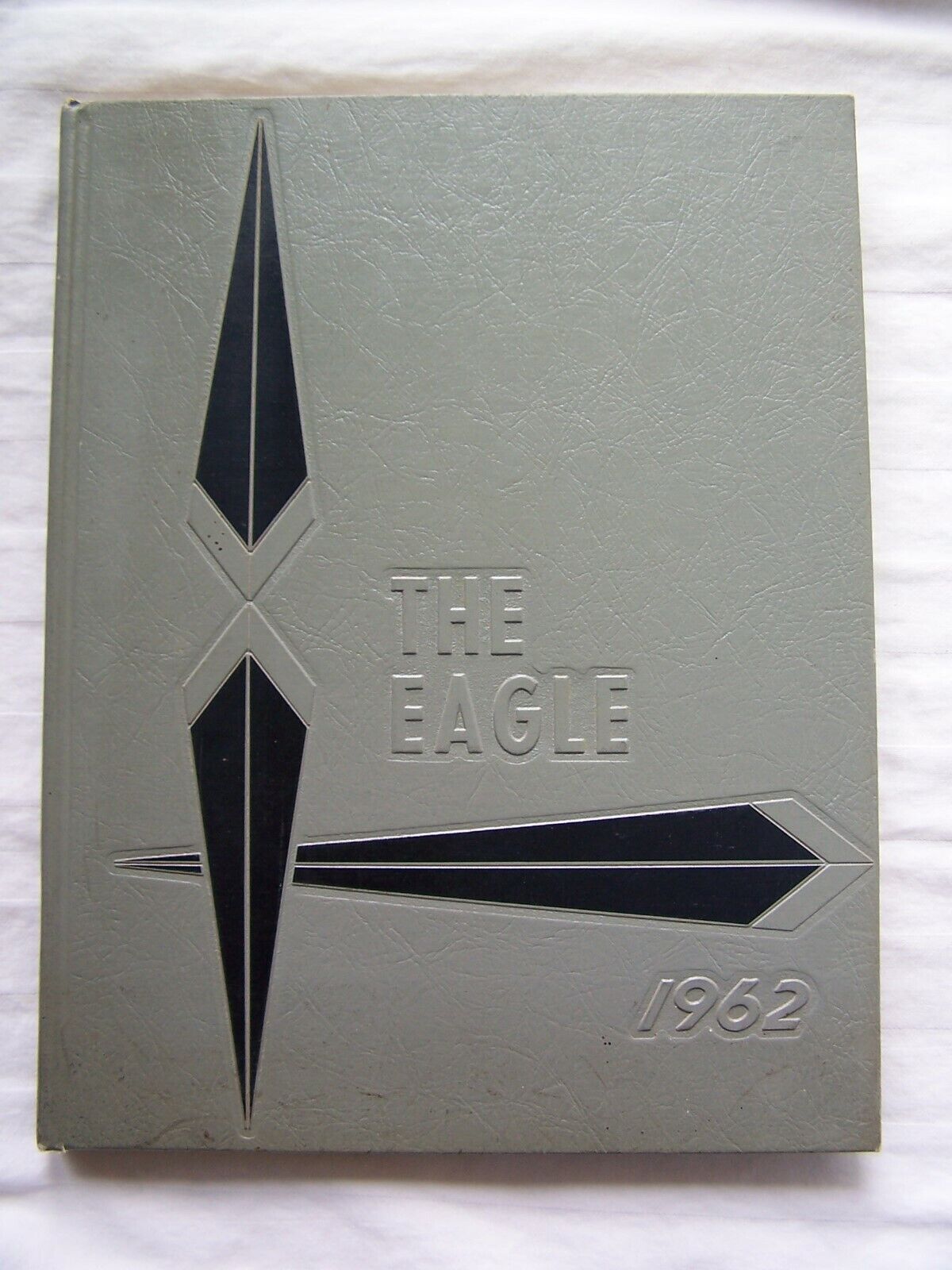 1962 CHAMINADE HIGH SCHOOL YEARBOOK DAYTON, OHIO  THE EAGLE   UNMARKED