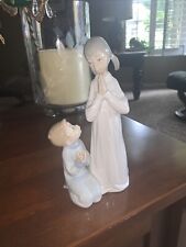 LLADRO TEACHING TO PRAY #4779 Girl & Boy Praying Porcelain Figurine Retired picture
