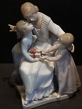 LLADRO RARE  ****MOTHER WITH CHILDREN ***RARE** HAPPY MOTHERS DAY*** picture