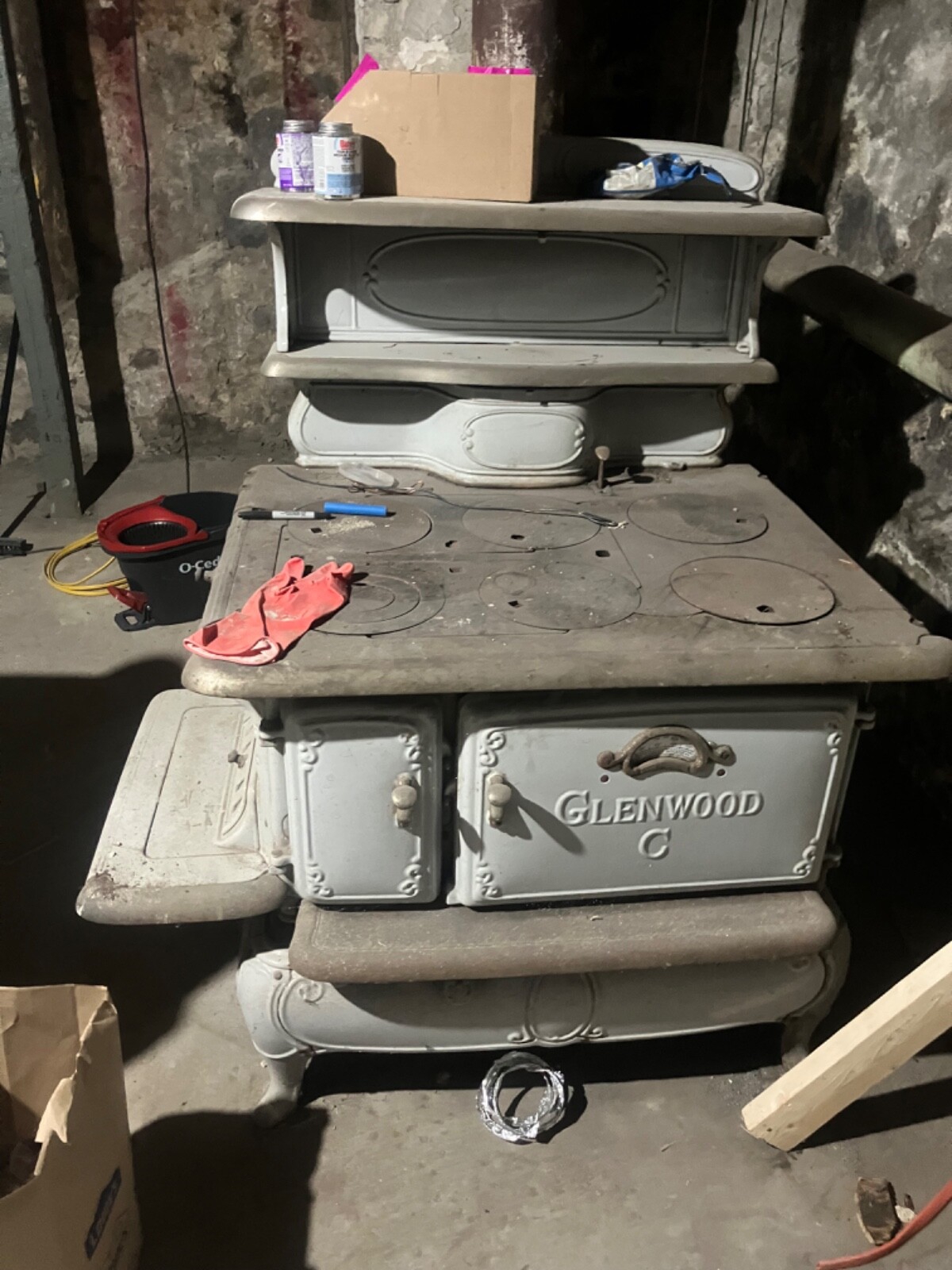 Glenwood “C” Cast Iron Stove in Good Condition Glenwood “C” Cast Iron Stove in Good Condition