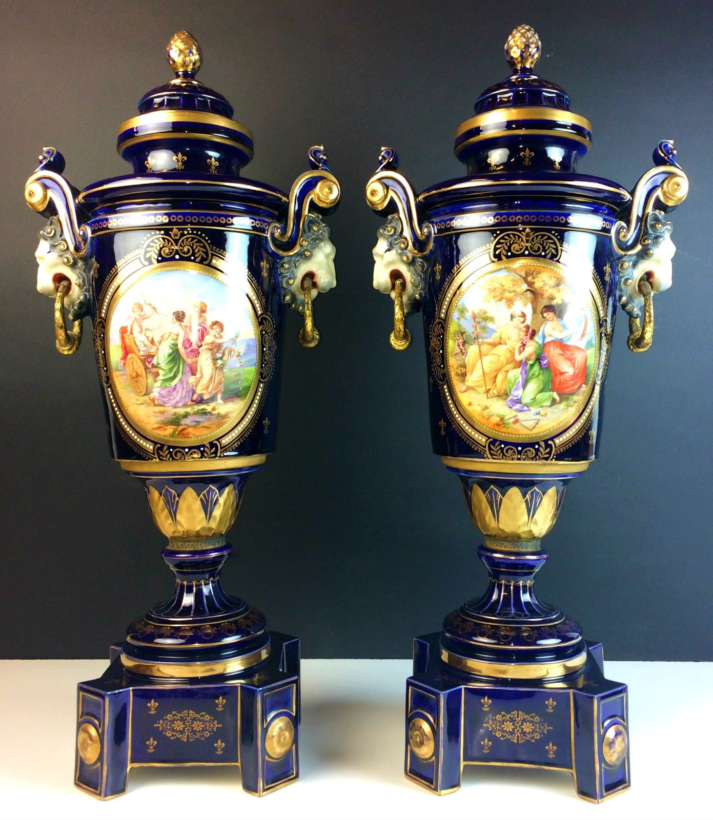 PAIR OF GREAT VIENNA STYLE PORCELAIN VASES. COBALT BLUE. VIENNA(?). XIX-XX PAIR OF GREAT VIENNA STYLE PORCELAIN VASES. COBALT BLUE. VIENNA(?). XIX-XX