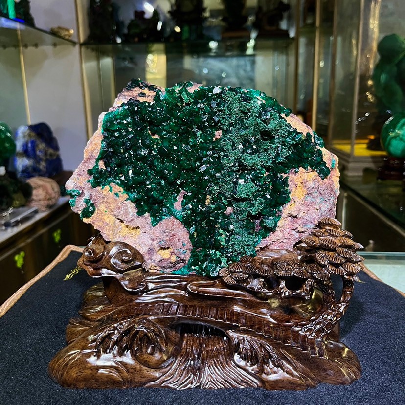 10.67LB TOP Natural emerandine quartz crystal Mineral specimen+stand 10.67LB TOP Natural emerandine quartz crystal Mineral specimen+stand