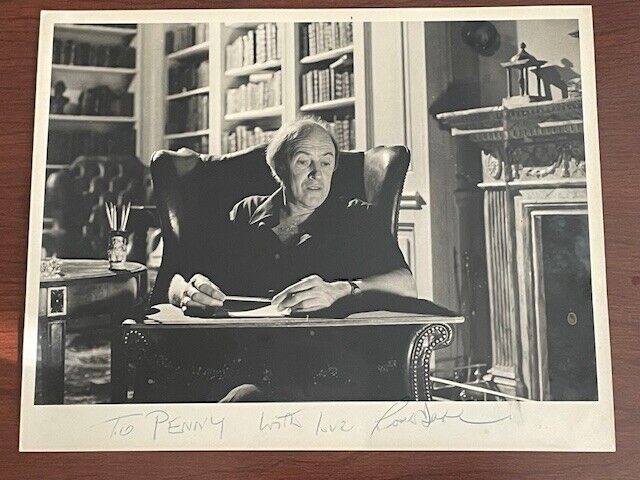 ROALD DAHL SIGNED PHOTO, AUTHOR CHILDREN'S BOOKS, WWII FIGHTER ACE