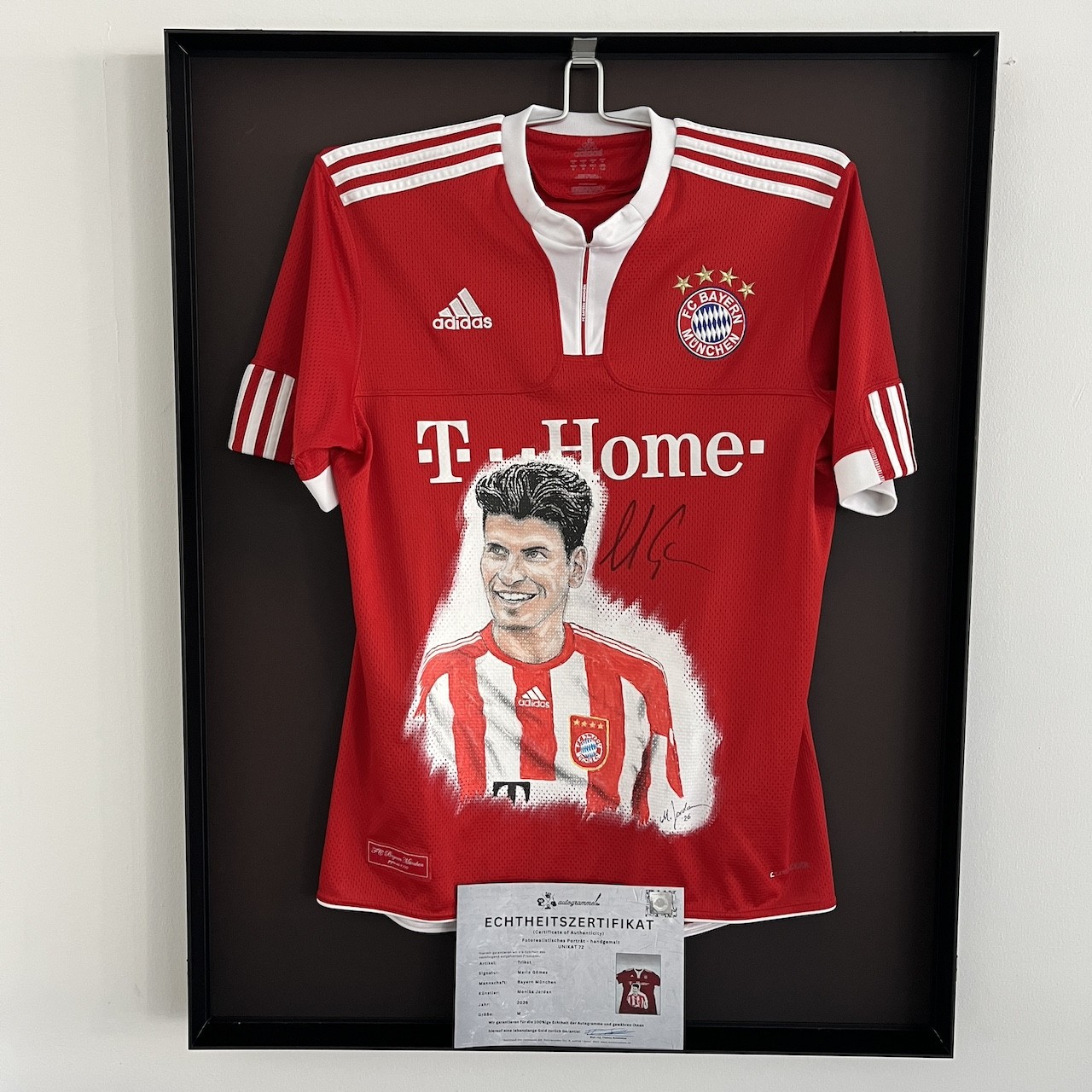 Bayern München Red Mario Gomez Signed Hand-Painted Jersey, Original Bayern München Red Mario Gomez Signed Hand-Painted Jersey, Original