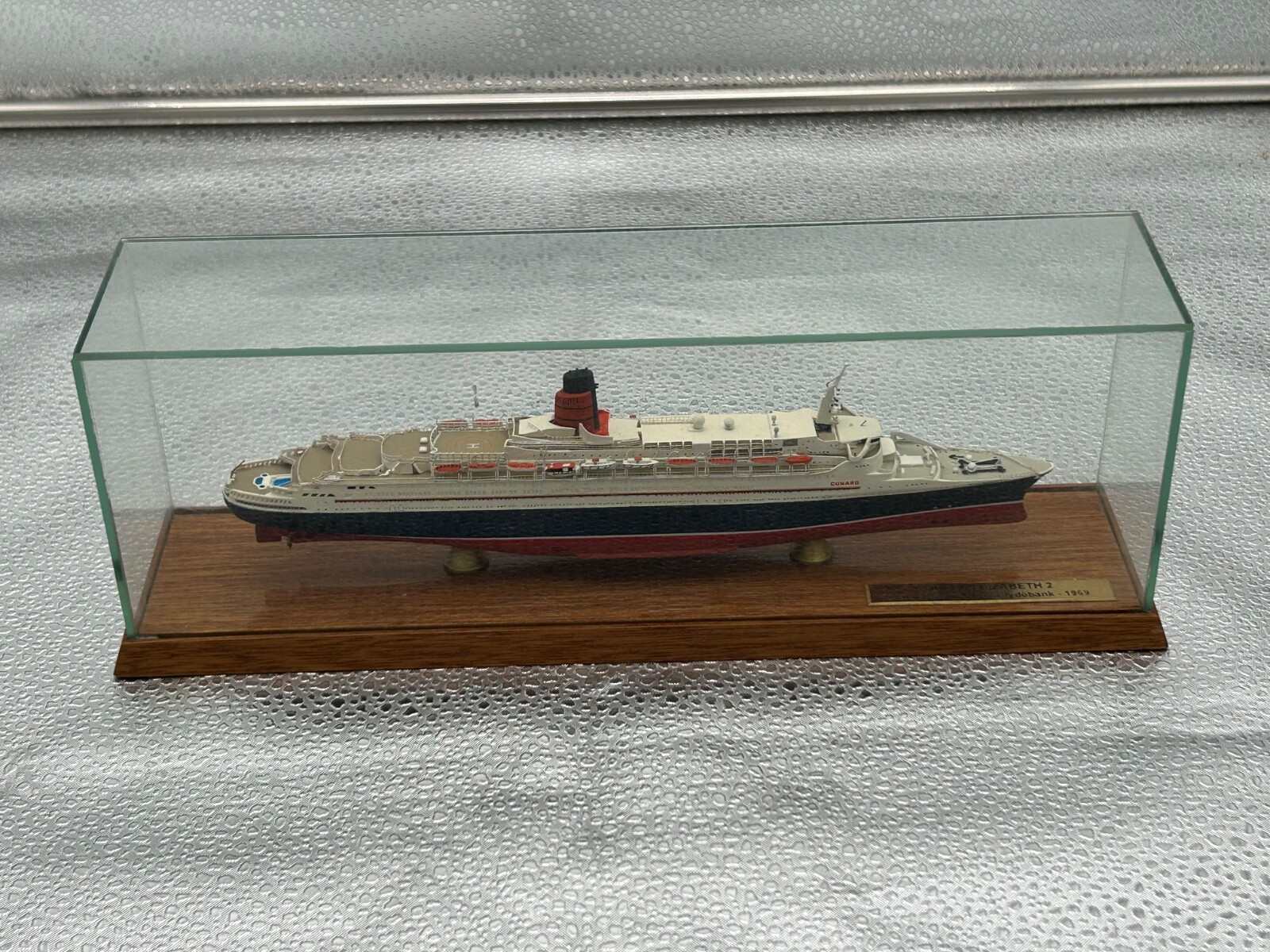 ***Queen Elizabeth 2 John Brown & Company Clydobank 1969 1:1250 Scale Model*** ***Queen Elizabeth 2 John Brown & Company Clydobank 1969 1:1250 Scale Model***