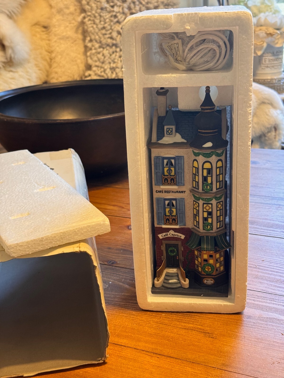 Vintage Dept 56 Christmas in the City 1996 Cafe Caprice French Restaurant-Box Vintage Dept 56 Christmas in the City 1996 Cafe Caprice French Restaurant-Box