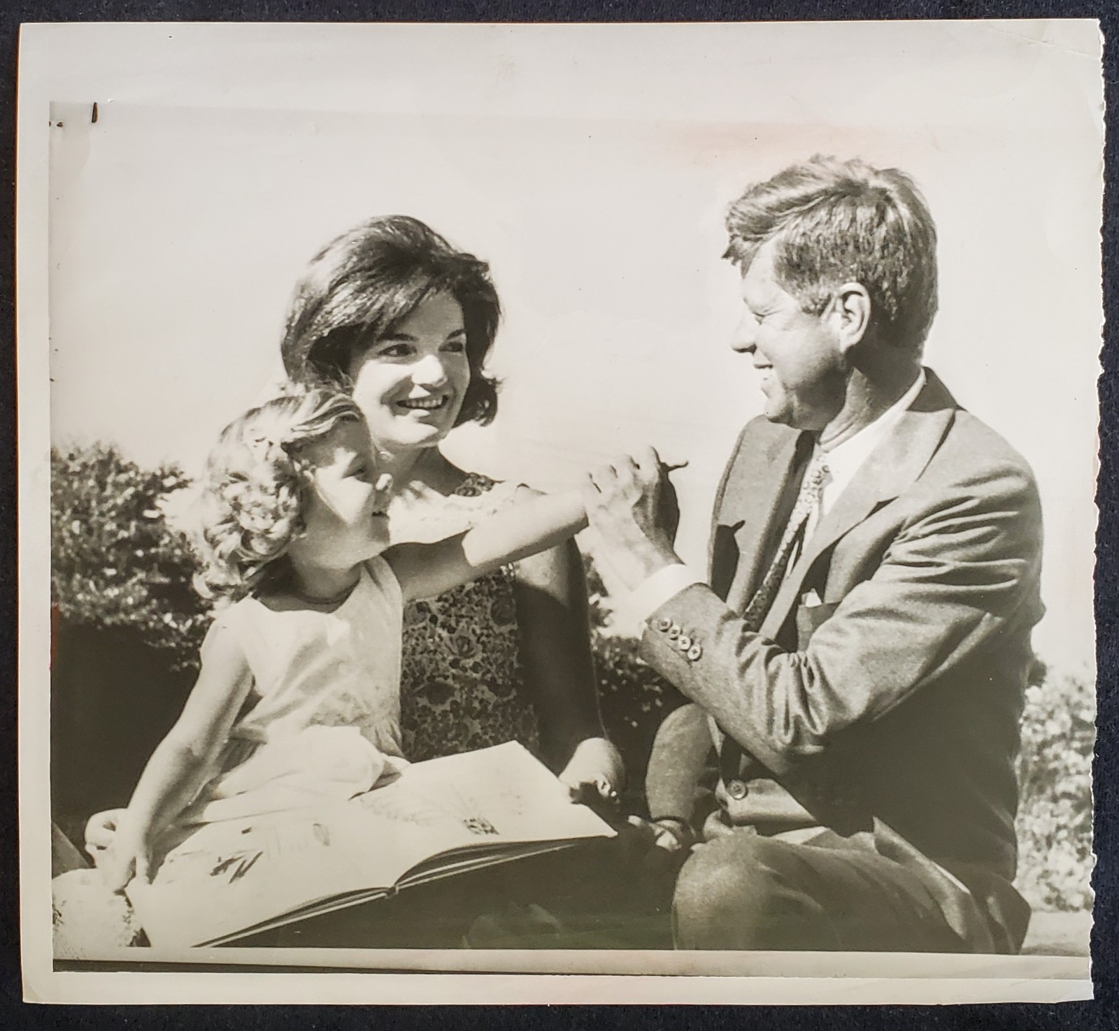 1960 US President John Kennedy First Lady Jacqueline Caroline 8x10 Photograph
