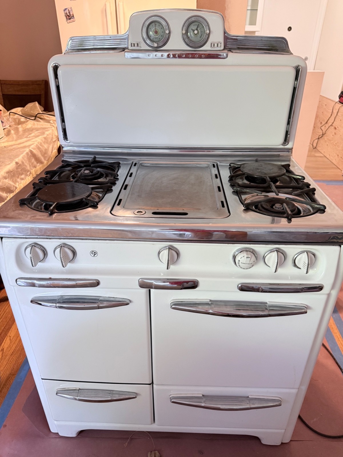 1950s Era Wedgewood Double Stove w/ 4 Burners Griddle 1950s Era Wedgewood Double Stove w/ 4 Burners Griddle