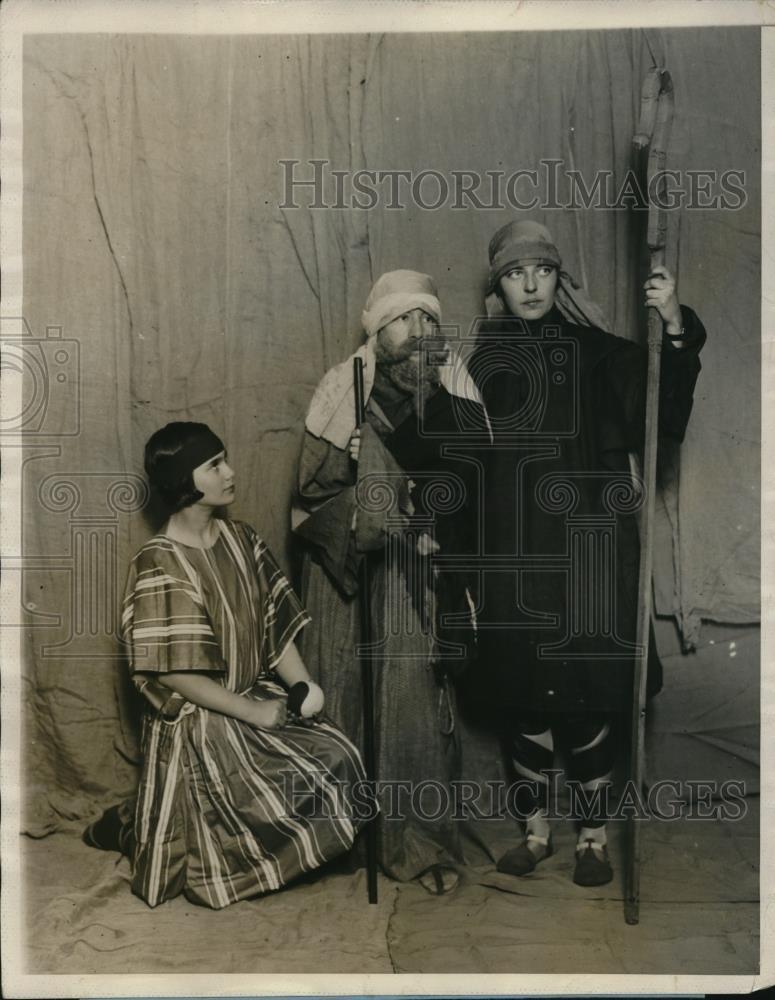 1926 Press Photo Xmas pageant in Boston Helen Oliver, Maude Lantz,Mary Black 1926 Press Photo Xmas pageant in Boston Helen Oliver, Maude Lantz,Mary Black