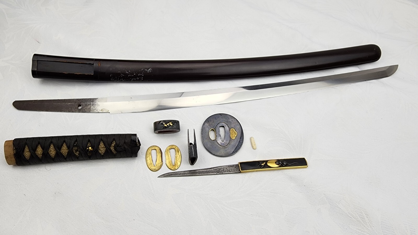 1812 SAMURAI SWORD TAKEN In IWO JIMA During WW2 HEAVY 19K GOLD KOZUKA Wakizashi 1812 SAMURAI SWORD TAKEN In IWO JIMA During WW2 HEAVY 19K GOLD KOZUKA Wakizashi