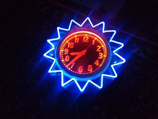 Vintage Glo Dial NEON CLOCK... ATOMIC ZIGZAG triple NEON..CRAZY KILLER ATOMIC Vintage Glo Dial NEON CLOCK... ATOMIC ZIGZAG triple NEON..CRAZY KILLER ATOMIC