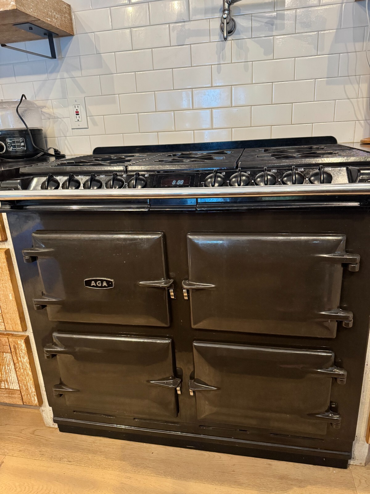 AGA Classic Natural Gas Stove Black 38'' Used AGA Classic Natural Gas Stove Black 38'' Used