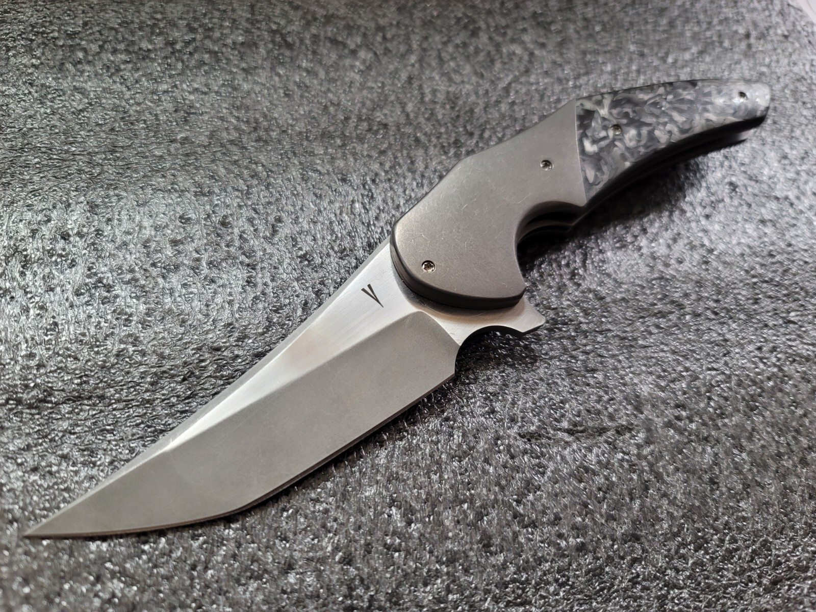 Jeff VanderMeulen Knives & Elijah Isham Instigator #15, Mokuti Clip, Marble CF Jeff VanderMeulen Knives & Elijah Isham Instigator #15, Mokuti Clip, Marble CF