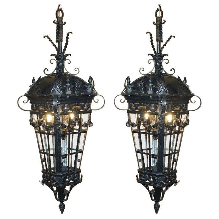 FINE PAIR OF EXTRA LARGE 20TH CENTURY FRENCH PARISIAN ART DECO HANGING LANTERNS