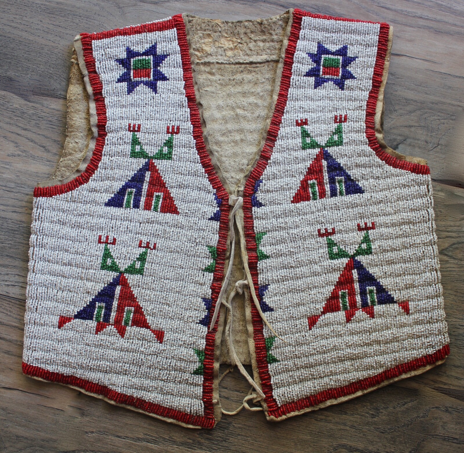 SIOUX 1880's BEADED CHILD'S VEST, SIOUX BEADWORK, LAKOTA BEADED VEST SIOUX 1880's BEADED CHILD'S VEST, SIOUX BEADWORK, LAKOTA BEADED VEST