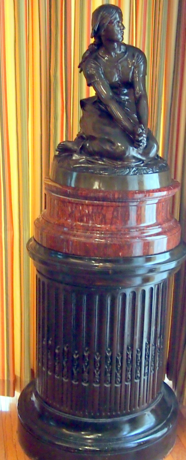 JEANNE D'ARC RARE CHAPU BRONZE BY:BARBEDIENNE FONDEUR & ORIGINAL PEDESTAL H=73 JEANNE D'ARC RARE CHAPU BRONZE BY:BARBEDIENNE FONDEUR & ORIGINAL PEDESTAL H=73