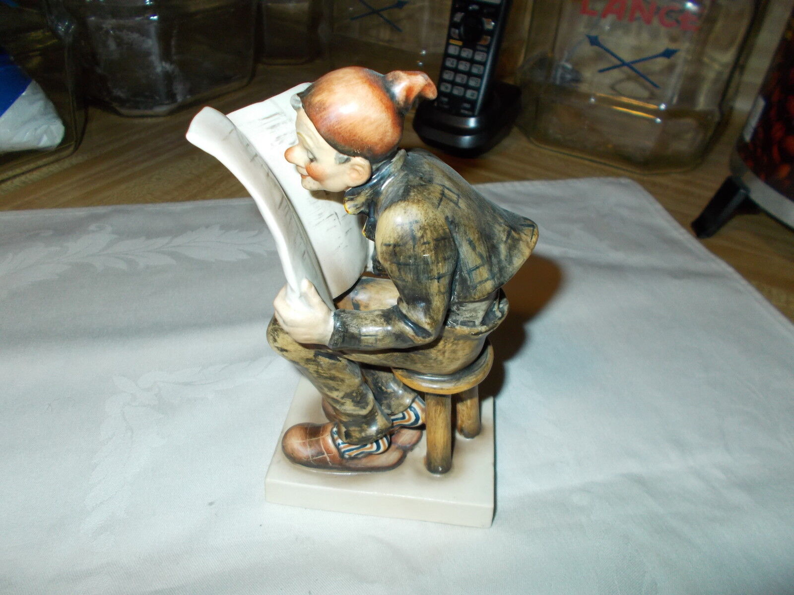 RARE HUMMEL LITTLE OLD MAN READING A NEWSPAPER #181 THERE ARE ONLY A FEW MADE