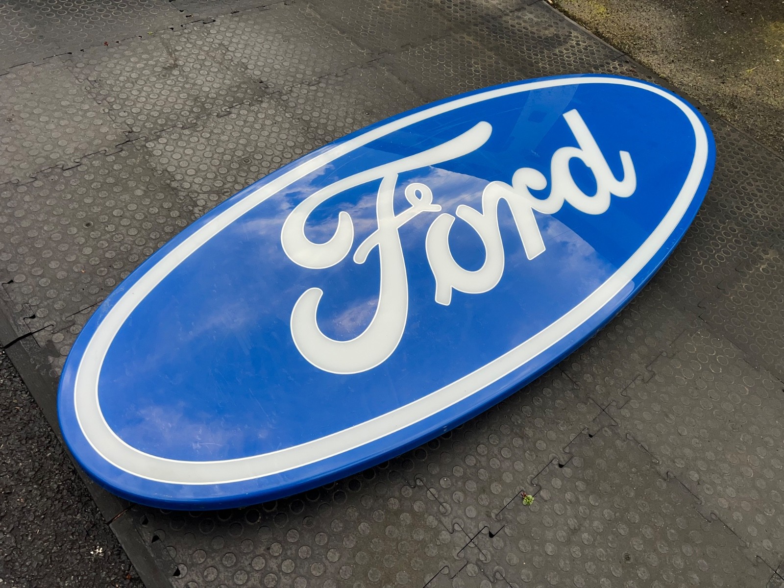 RARE 2000’s 7ft FORD DEALER SIGN SHOWROOM GARAGE ILLUMINATED SIGN COSWORTH RS