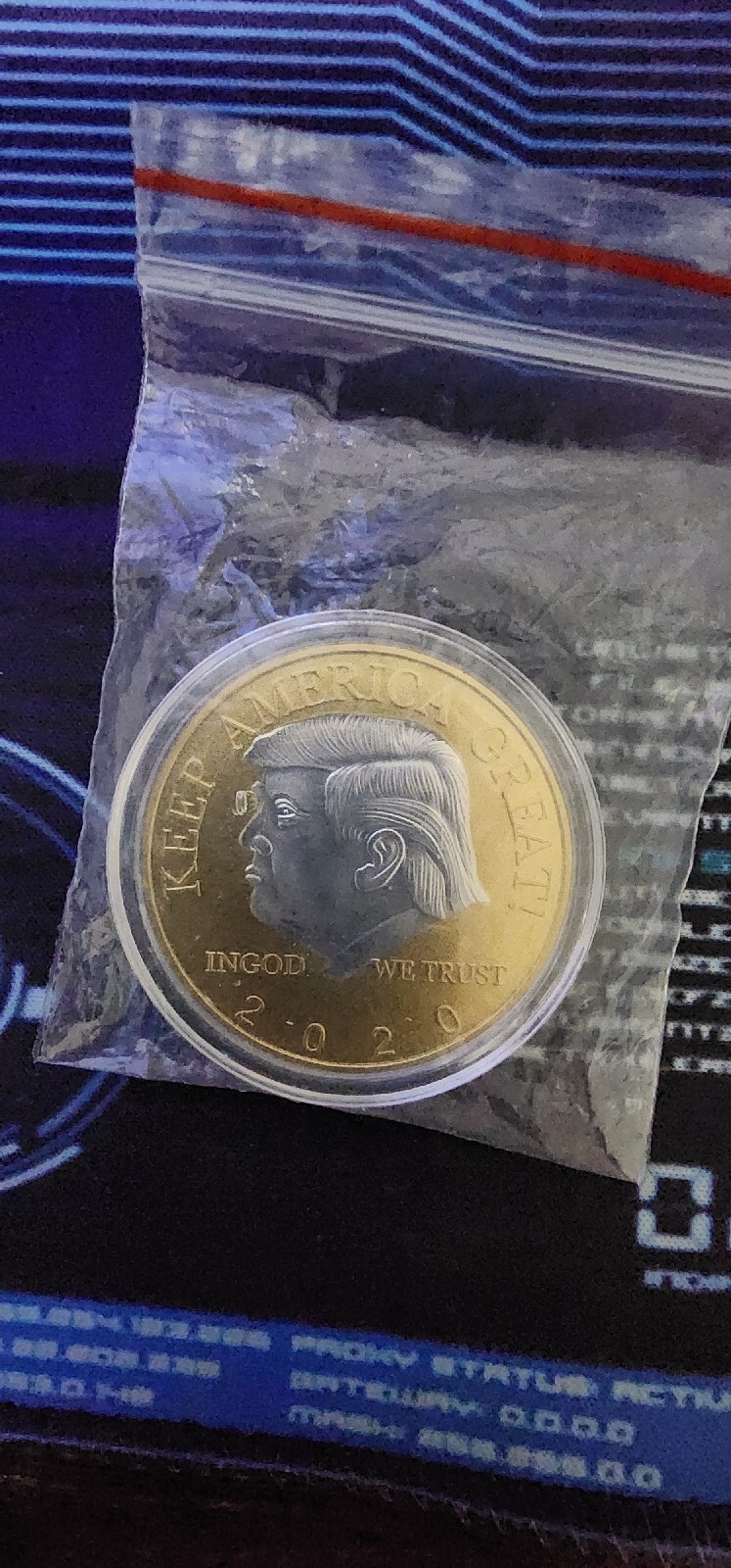 Donald Trump 2020 24K Gold Plated Collectible Eagle Coin with Fit Display Case