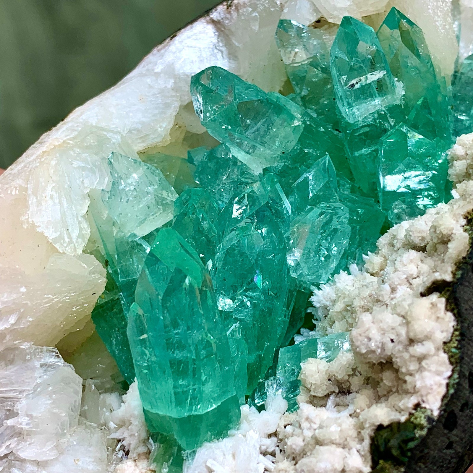 444G Natural apophyllite  on zeolite Crystal Quartz Ore Healing Mineral Specimen