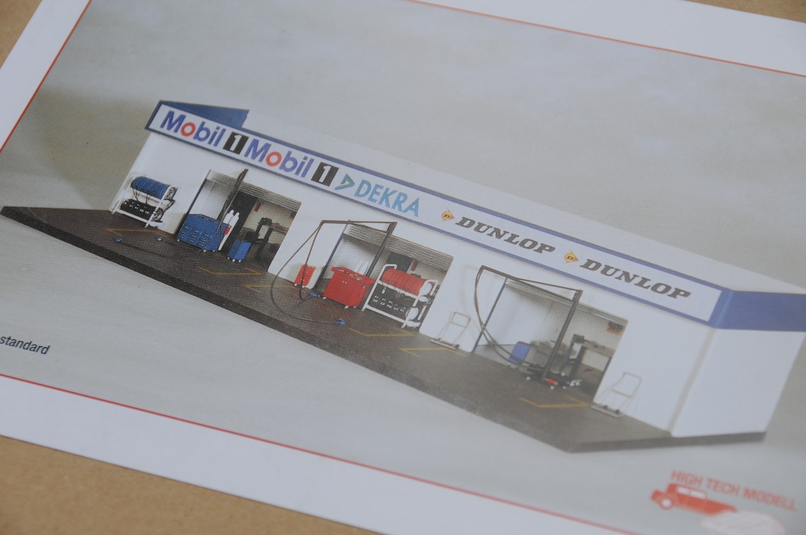 Exoto 43 Hi-Tech | Le Mans - Nurburgring - DTM Garages/Pits | 1:43 Super Diorama Exoto 43 Hi-Tech | Le Mans - Nurburgring - DTM Garages/Pits | 1:43 Super Diorama