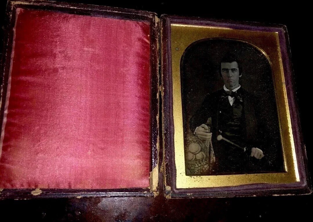 Rare 1840s 1/4 Daguerreotype Man Holding Samurai Sword? Texas, Possibly Sealed Rare 1840s 1/4 Daguerreotype Man Holding Samurai Sword? Texas, Possibly Sealed