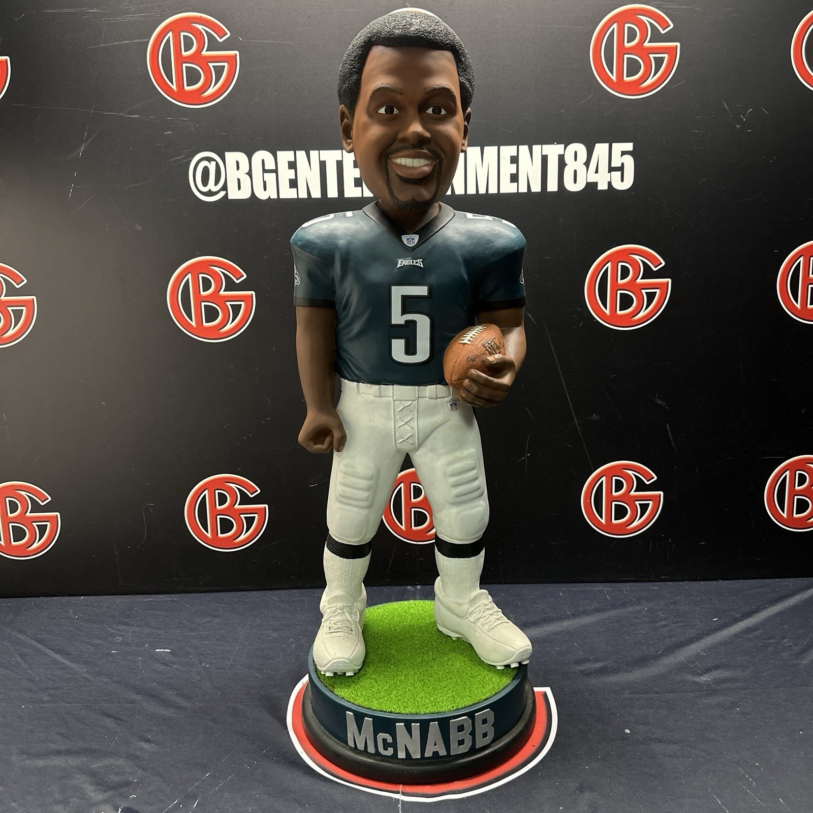 Donovan Mcnabb Philadelphia Eagles 36 inch Bobblehead Figure MLB Baseball 35/100