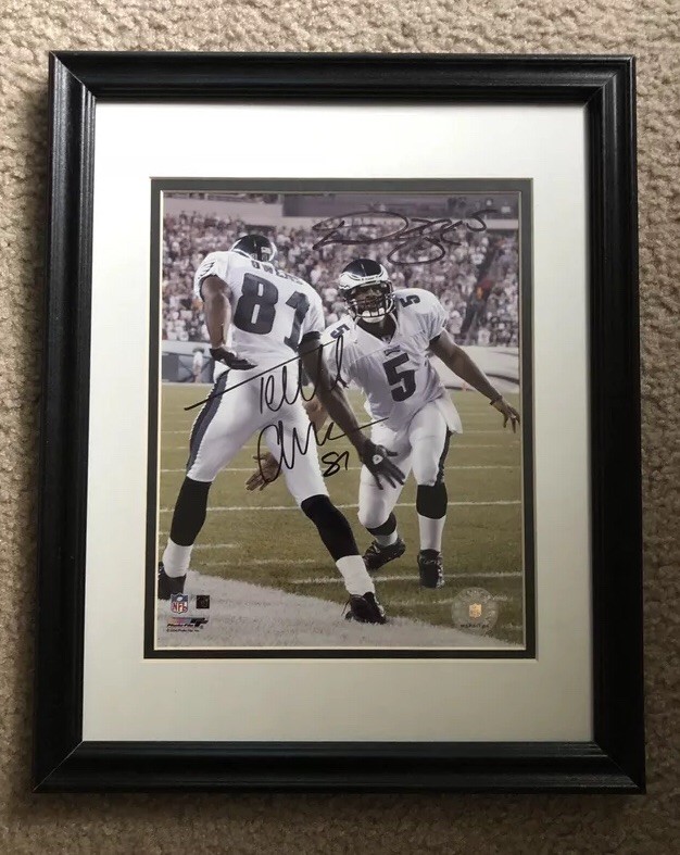 Phila Eagles TERRELL OWENS AND DONOVAN MCNABB Signed Autographed Framed Pic RARE Phila Eagles TERRELL OWENS AND DONOVAN MCNABB Signed Autographed Framed Pic RARE