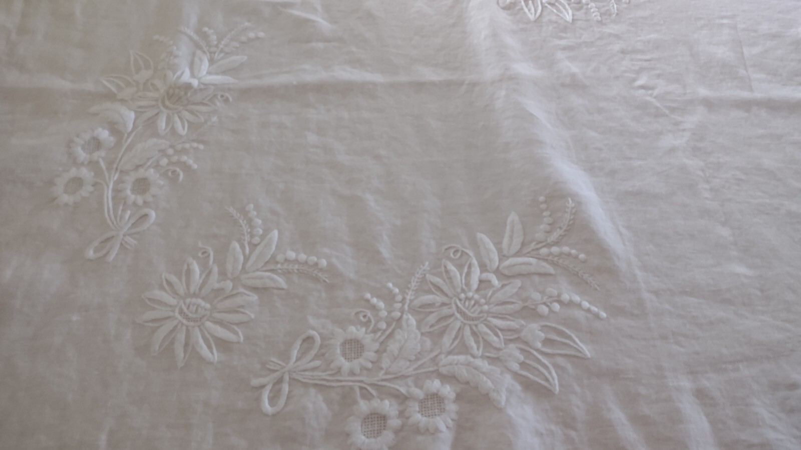 1 tablecloth linen hand embroidered White Rectangle 1 tablecloth linen hand embroidered White Rectangle