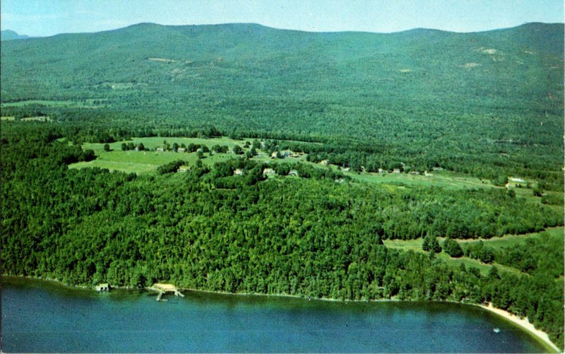 Melvin Village NH postcard BALD PEAK COLONY CLUB IN MELVIN VILLAGE 9/12 AV7665