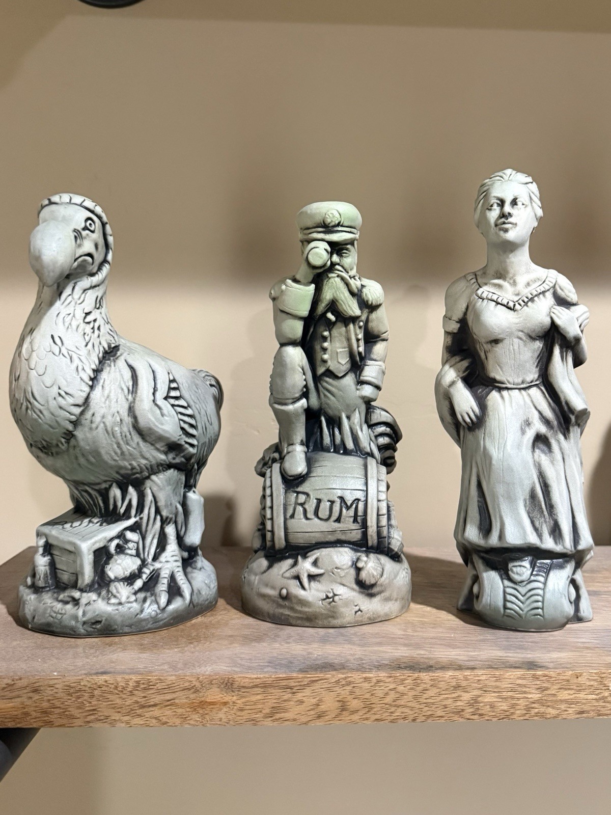 Undertow Ghostly Gray - Madame Emilie, Captain Mallory & Dodo Bird Tiki mugs Undertow Ghostly Gray - Madame Emilie, Captain Mallory & Dodo Bird Tiki mugs