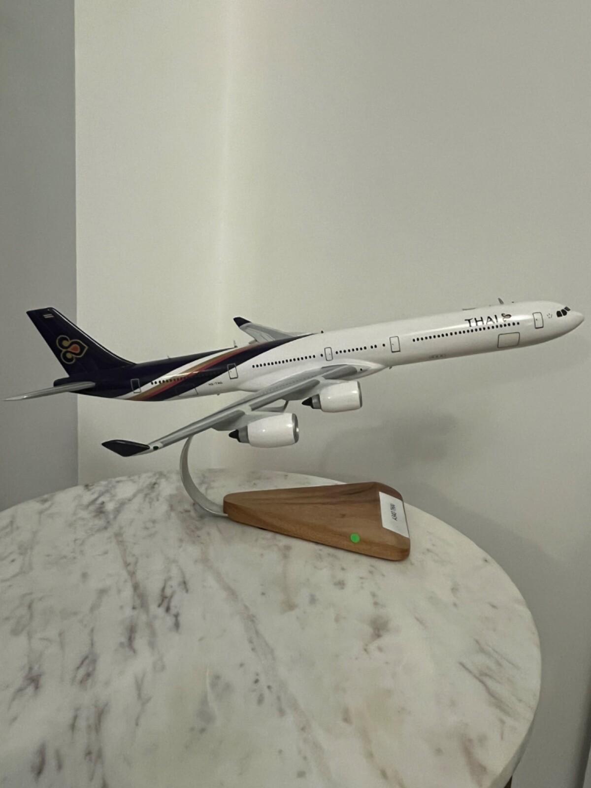 Thai Airways Diecast 1/100 Airbus A340-642 HS-TNC Aircraft Model Rare Piece