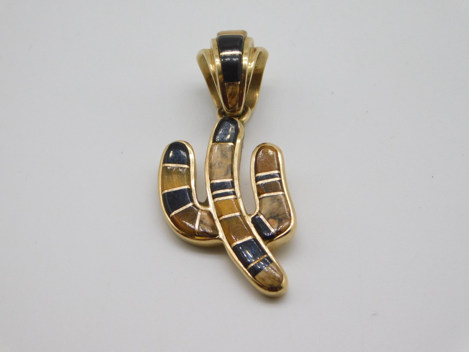 NATIVE AMERICAN NAVAJO INDIAN EARL PLUMMER 14K GOLD INLAY STONE CACTUS PENDANT NATIVE AMERICAN NAVAJO INDIAN EARL PLUMMER 14K GOLD INLAY STONE CACTUS PENDANT