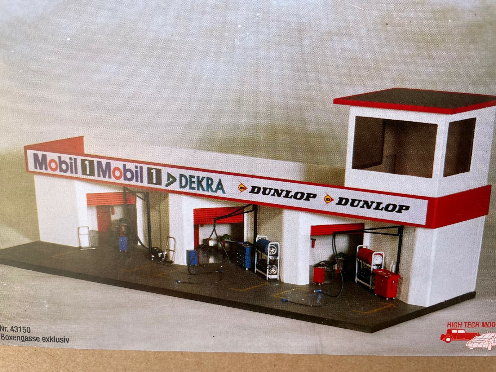 Exoto 43 Hi-Tech | Le Mans - Nurburgring - DTM Garages | 1:43 Super Diorama