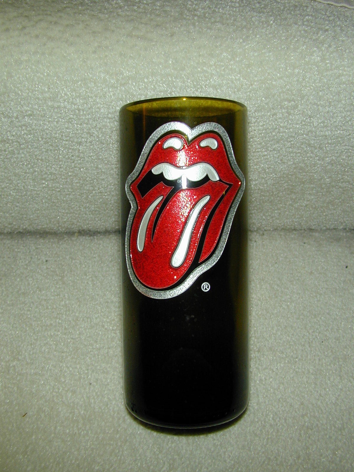 1 ROLLING STONES STICKY FINGERS WINE BOTTLE GLASS RED 982 OF 1000 1 OF A KIND 1 ROLLING STONES STICKY FINGERS WINE BOTTLE GLASS RED 982 OF 1000 1 OF A KIND
