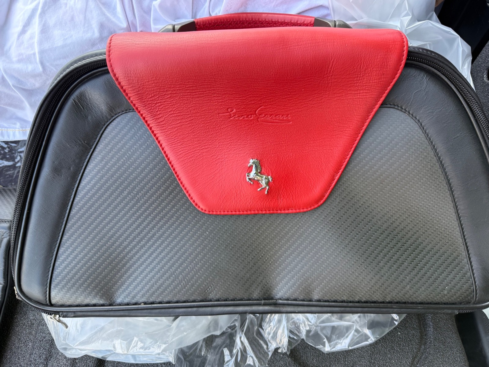 Ferrari Enzo luggage & Press kit with 8 Lithographs Ferrari Enzo luggage & Press kit with 8 Lithographs