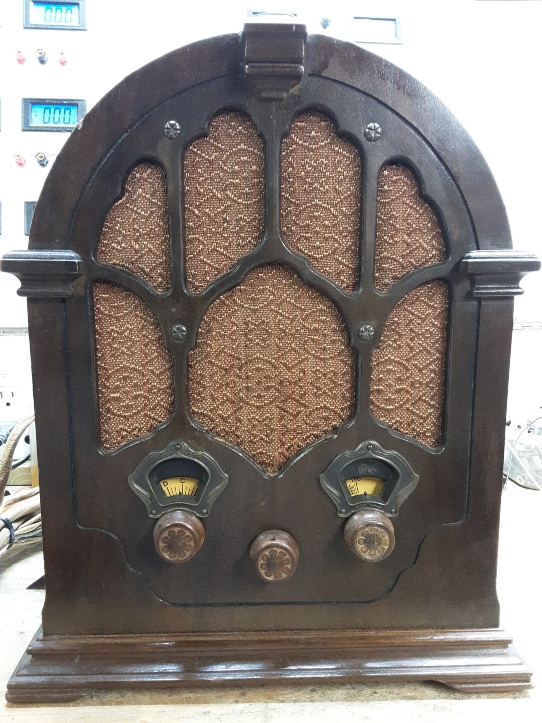 Stunning RCA Victor Model 142B Cathedral Tube Radio Stunning RCA Victor Model 142B Cathedral Tube Radio