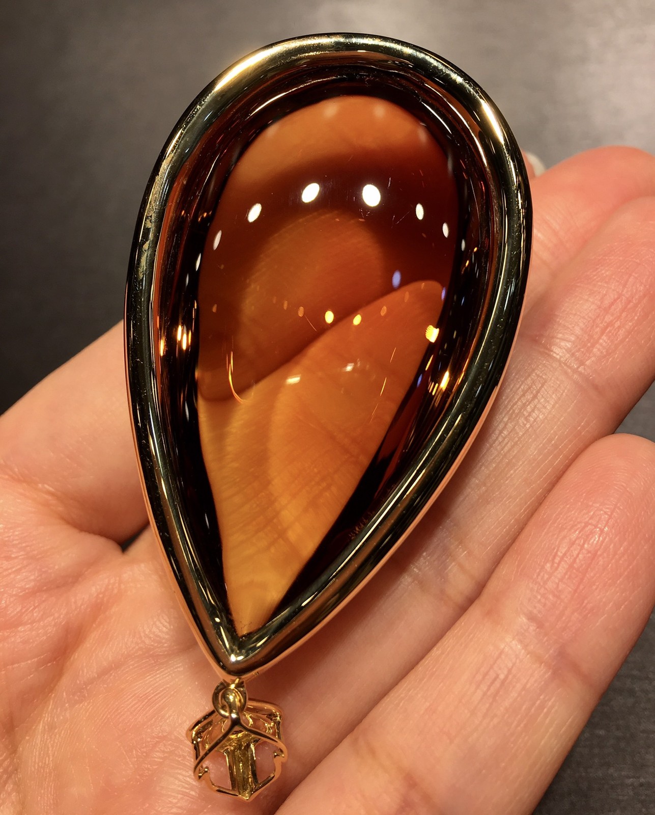 Genuine High Grade Citrine Cabochon Pendant, 18K Gold Setting with Diamonds Genuine High Grade Citrine Cabochon Pendant, 18K Gold Setting with Diamonds