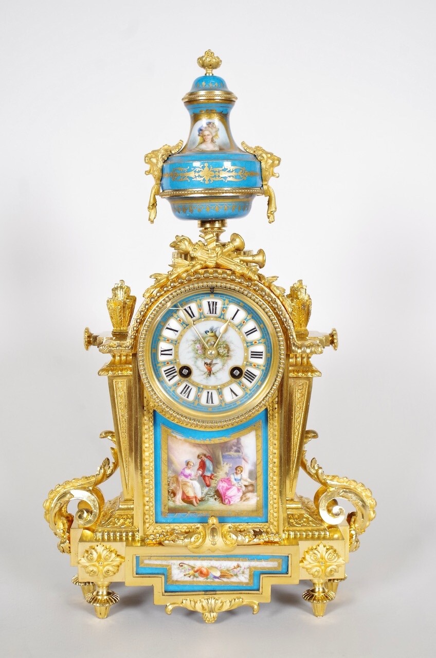 Louis XVI clock in gilded bronze and porcelain Sèvres style, circa 1880
