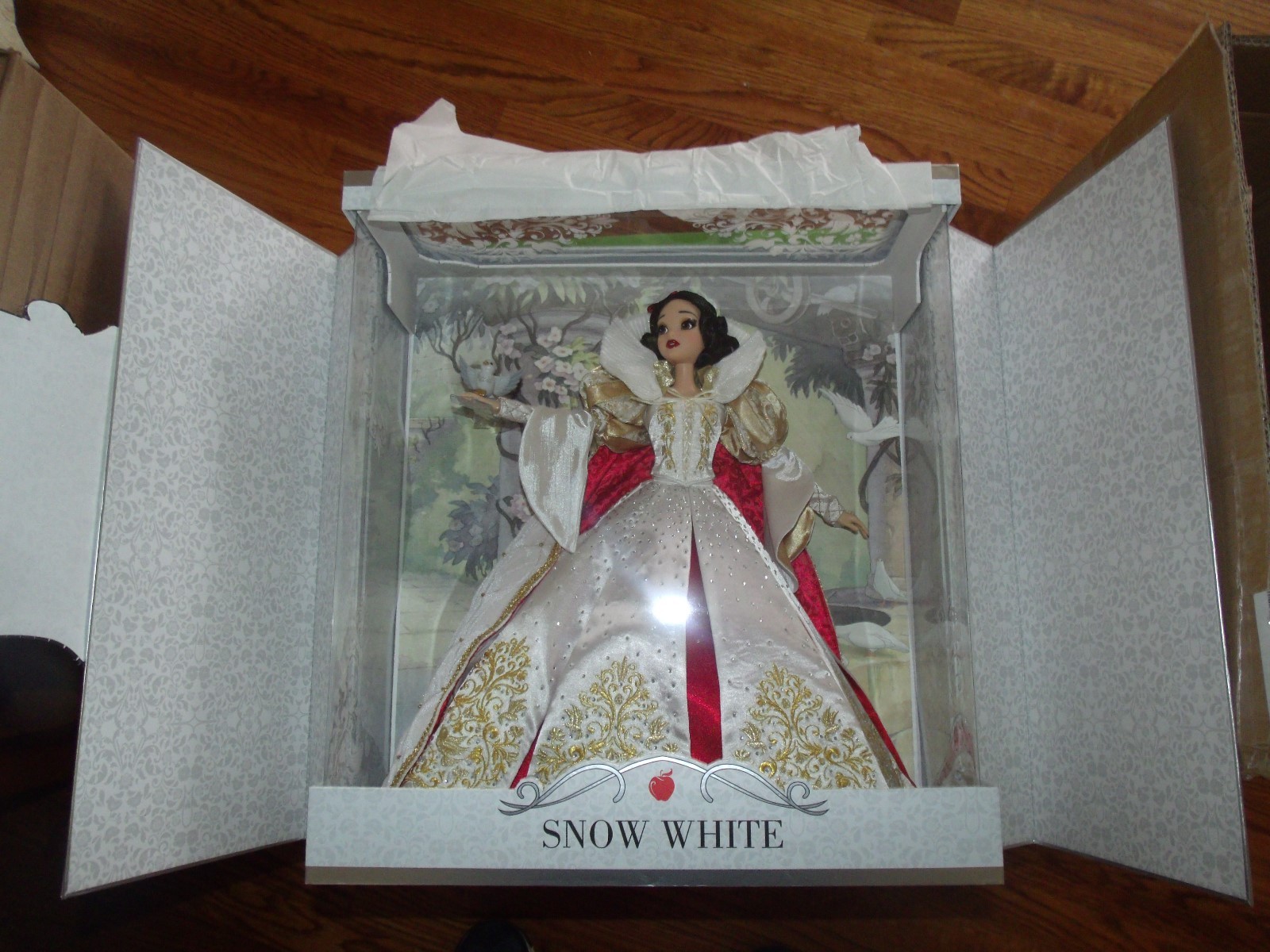 Disney Snow White Limited Saks Fifth Ave Exclusive Limited Edition Doll 