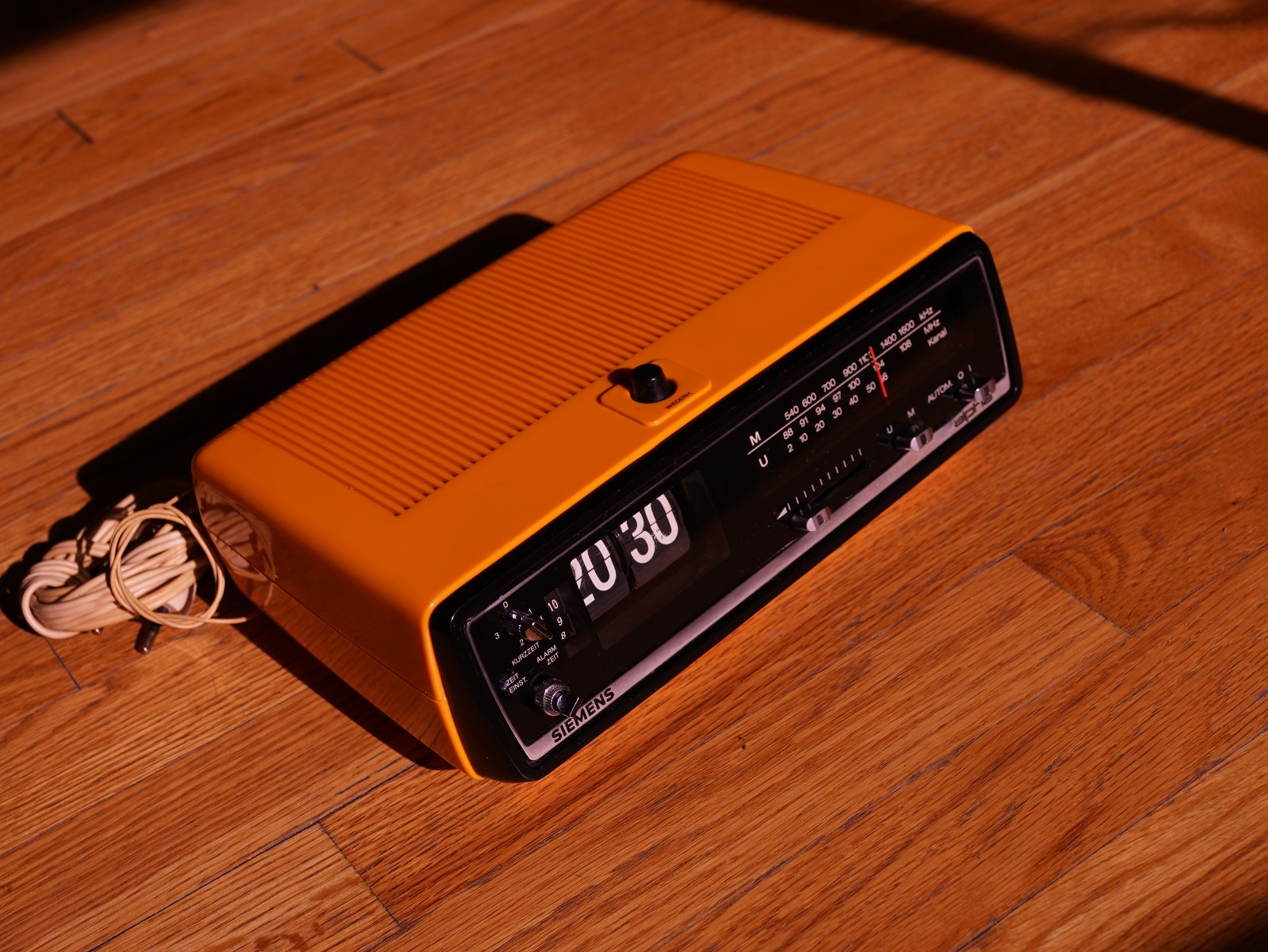 Siemens Sanyo Flip Clock Radio 110v 60Hz