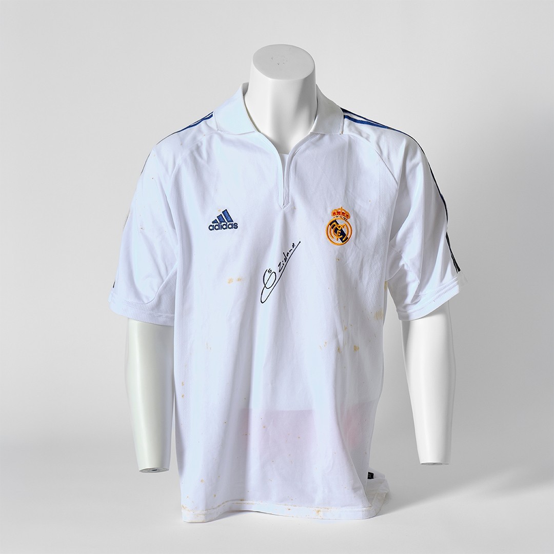 Zidane - Real Madrid Jersey 2001/02 - match worn and double signature: front and back Zidane - Real Madrid Jersey 2001/02 - match worn and double signature: front and back