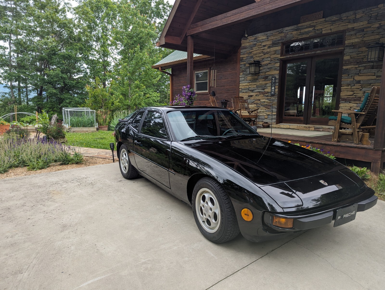 Black Porsche 924S Special Edition in Excellent condition Black Porsche 924S Special Edition in Excellent condition
