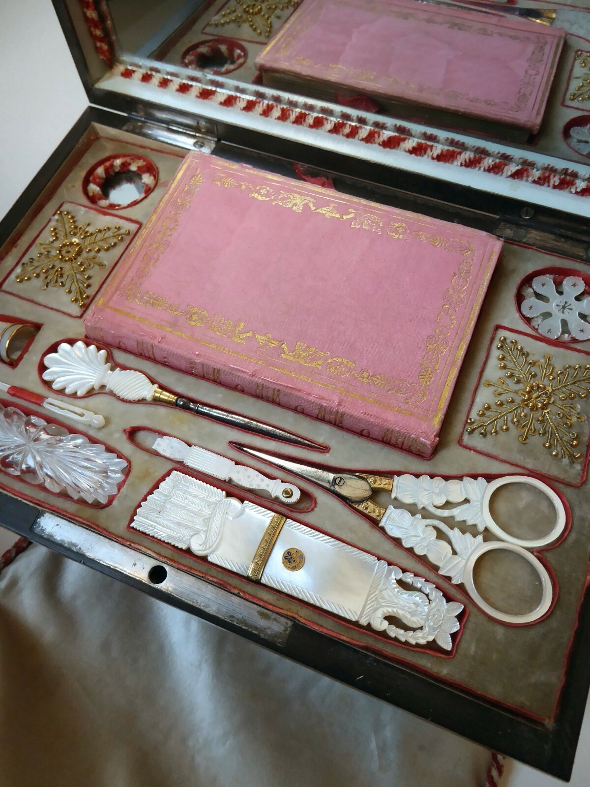 RARE 1820's PALAIS ROYAL SEWING BOX MOTHER OF PEARL Scissors Needle case etc RARE 1820's PALAIS ROYAL SEWING BOX MOTHER OF PEARL Scissors Needle case etc