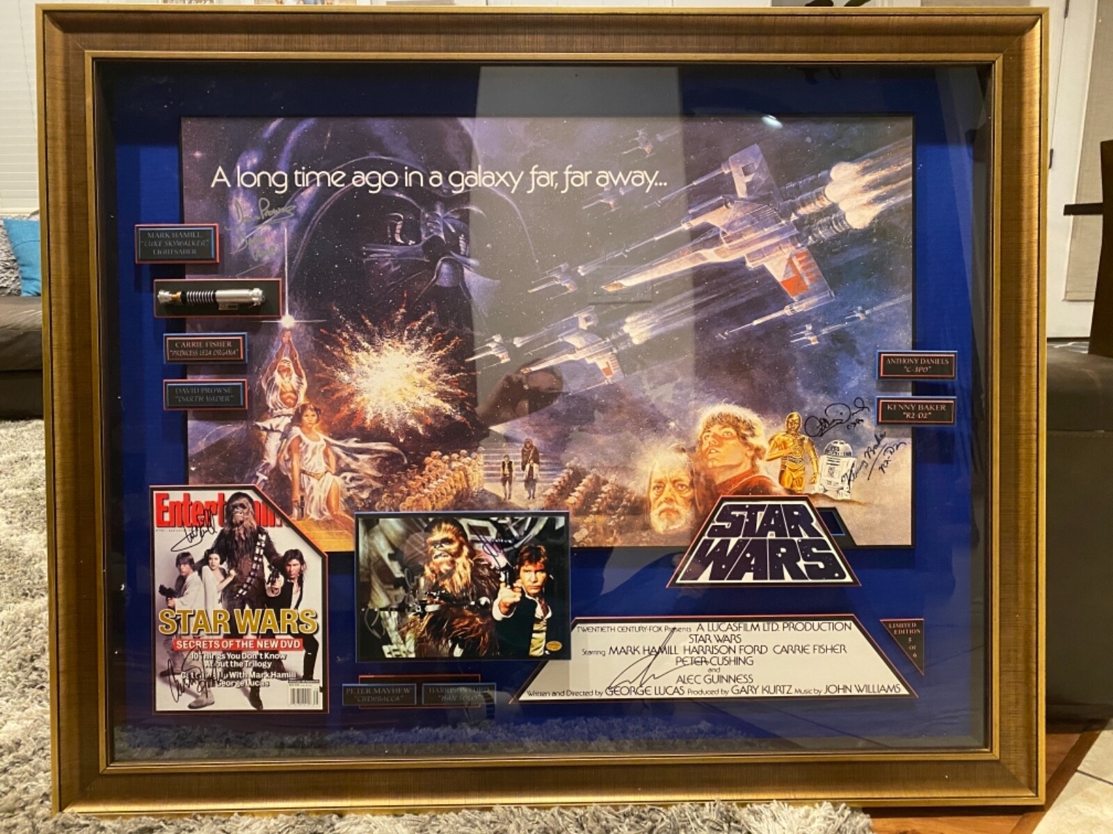STAR WARS ONE OF A KIND SIGNED BY CAST 3D BOX FRAMED PICTURE STAR WARS ONE OF A KIND SIGNED BY CAST 3D BOX FRAMED PICTURE