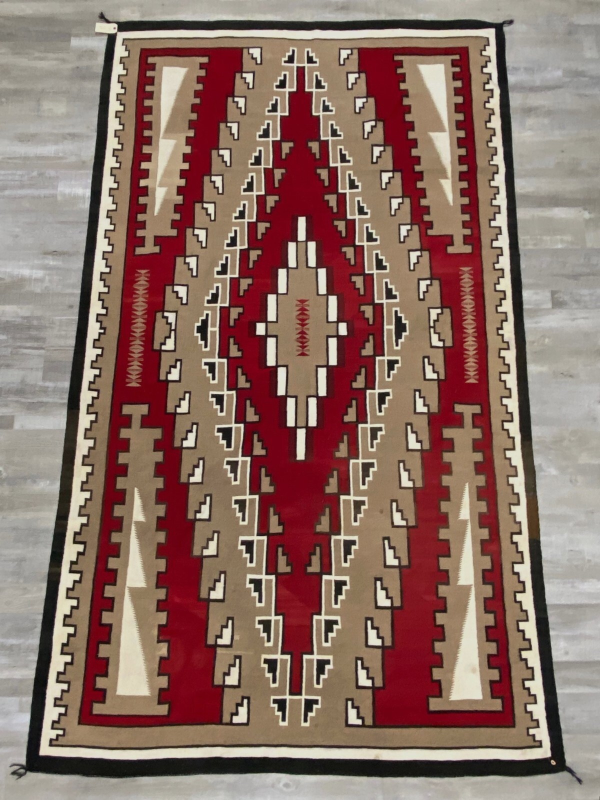 Large Navajo rug: Fine Ganado Red ca. 1950 118 Large Navajo rug: Fine Ganado Red ca. 1950 118