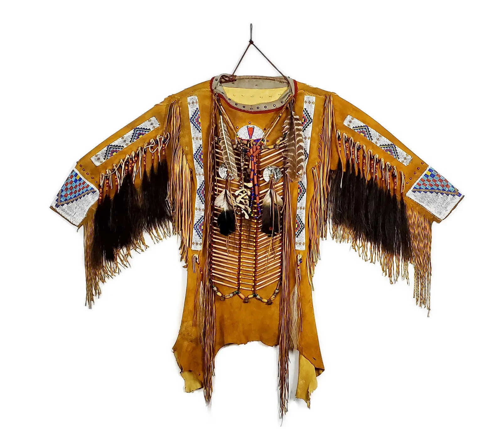 1930'S AMERICAN PLAINS INDIAN DEER SKIN SHIRT - EXCEPTIONAL BEADS DECORATION-B/O 1930'S AMERICAN PLAINS INDIAN DEER SKIN SHIRT - EXCEPTIONAL BEADS DECORATION-B/O