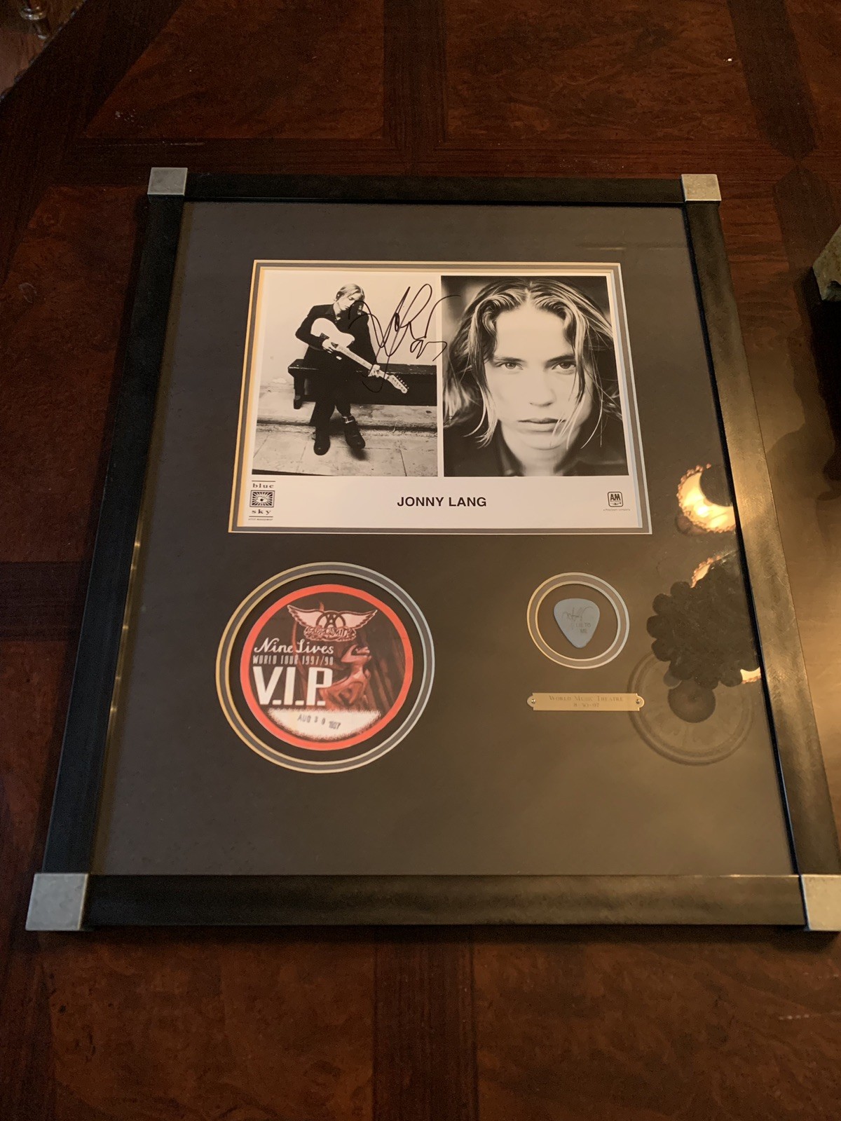 JONNY LANG 97 LIE TO ME CD TOUR AUTOGRAPHED SIGNED PHOTO PASS & STAGE USED PICK JONNY LANG 97 LIE TO ME CD TOUR AUTOGRAPHED SIGNED PHOTO PASS & STAGE USED PICK