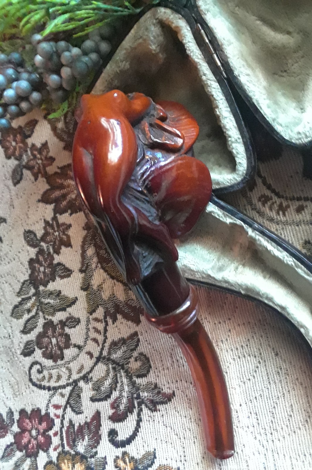 Antq 1900s CPF Nude Female Figural Carved Meerschaum Pipe◇Deep Amber◇Velvet Case Antq 1900s CPF Nude Female Figural Carved Meerschaum Pipe◇Deep Amber◇Velvet Case