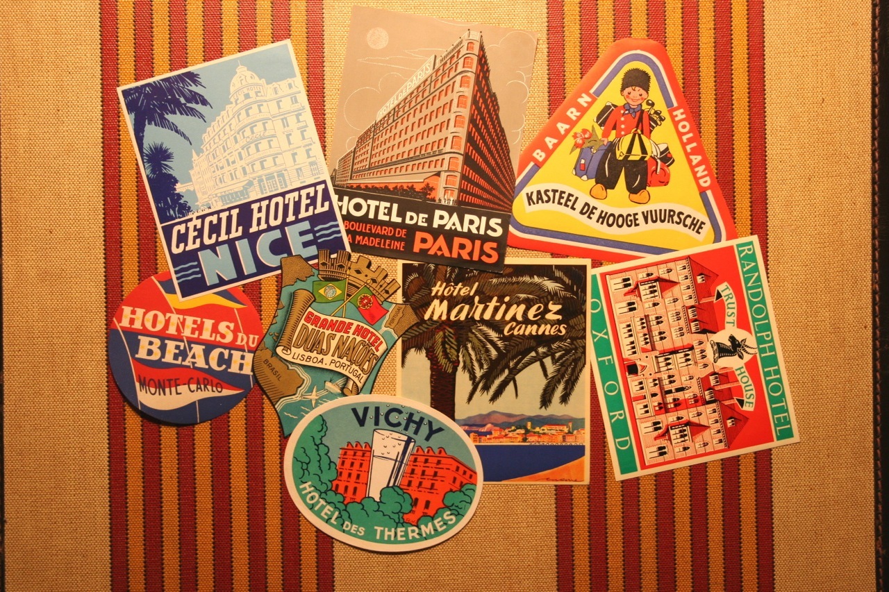 1,000 DIFFERENT HOTEL LUGGAGE LABELS 1,000 DIFFERENT HOTEL LUGGAGE LABELS